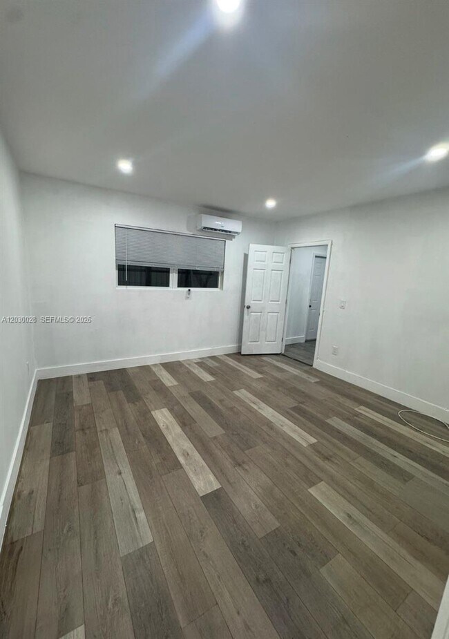 Photo - 5860 NW 193rd St Unidad 1