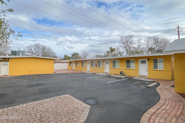 Building Photo - 1219 S Farmer Ave Unit 2