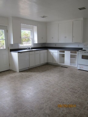 Photo - Spacious - lovely home in great location!