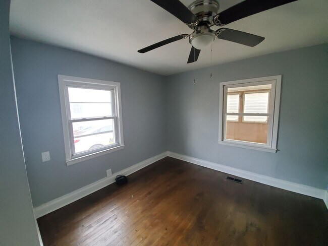 Photo - 1713 Murchison Rd