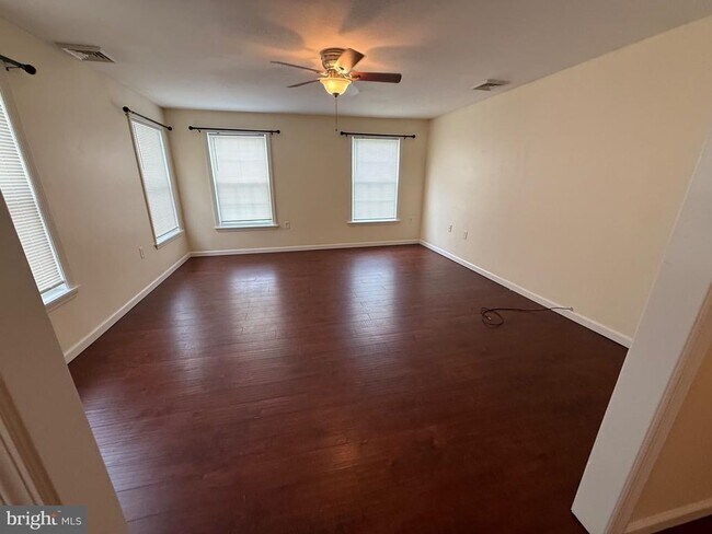 30 E Union St