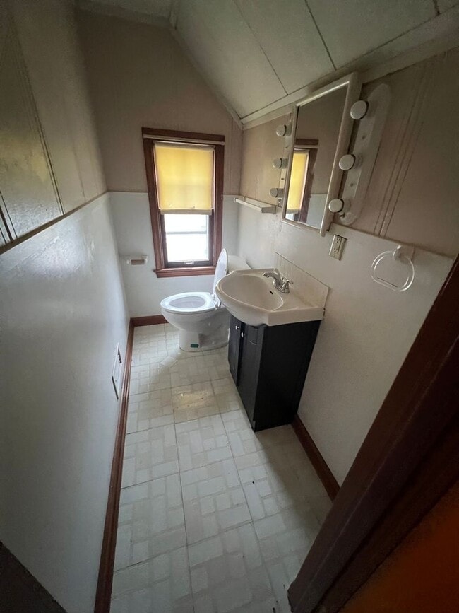 Photo - Very Spacious 4 Bedroom 2 1/2 Bath House Close to Campus!