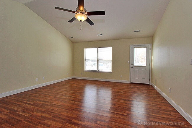 Photo - Founders Court 165/167 Unidad 165