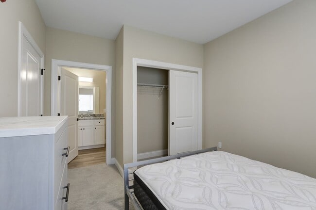 Photo - 305 W Clark St