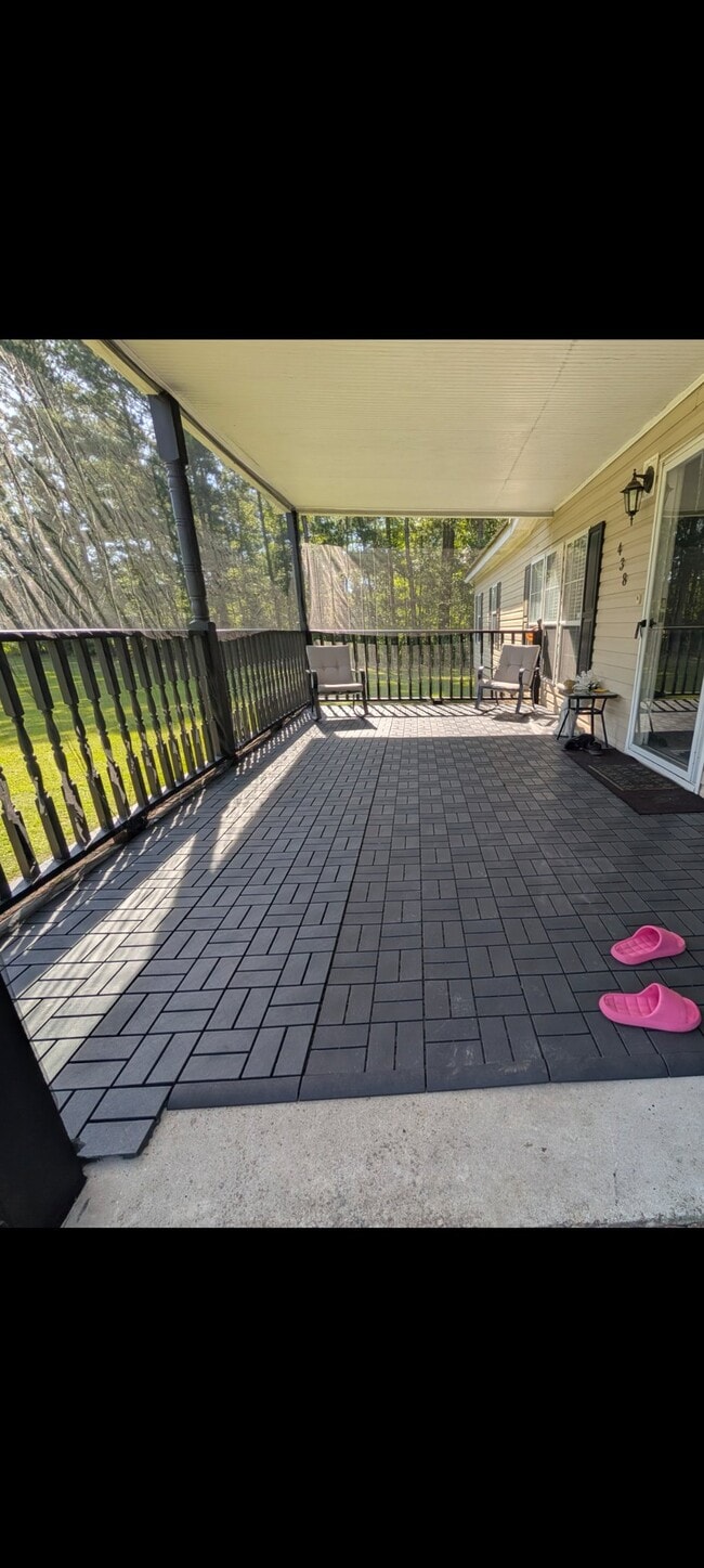 Photo - 438 Dickson Rd