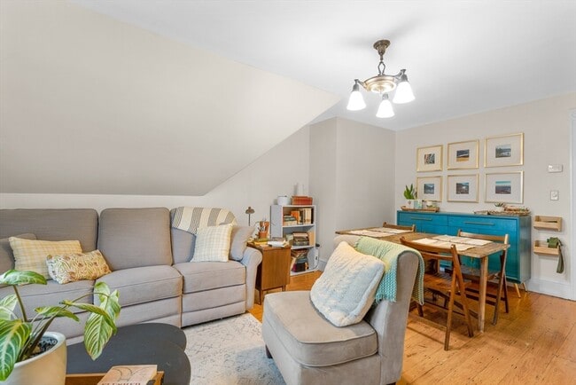 Building Photo - 5 Wenham St Unit 3