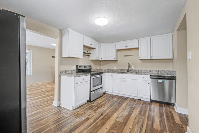 Photo - 3130 W Longfellow Pl