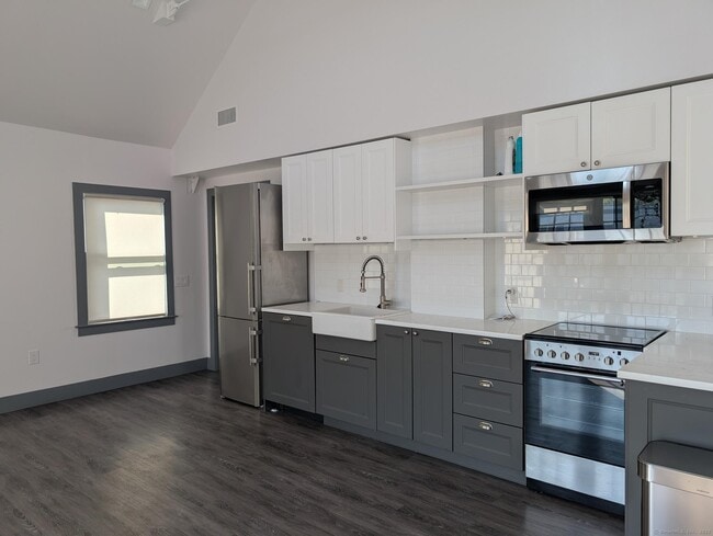 Building Photo - 141 Main St Unit Upper floor Rental
