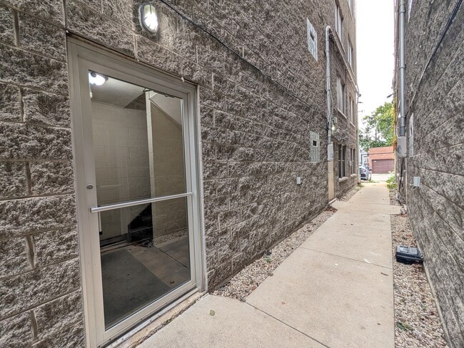 2451 W Harrison St