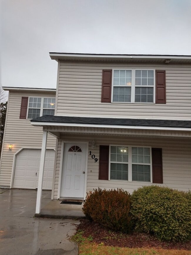 Building Photo - 109 E Coopers Ct