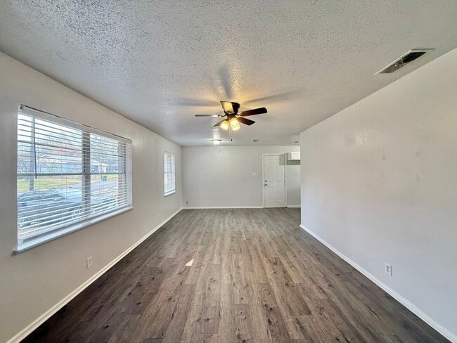 Photo - Tour Today! 3 Bed 1 Bath home in Tyler!