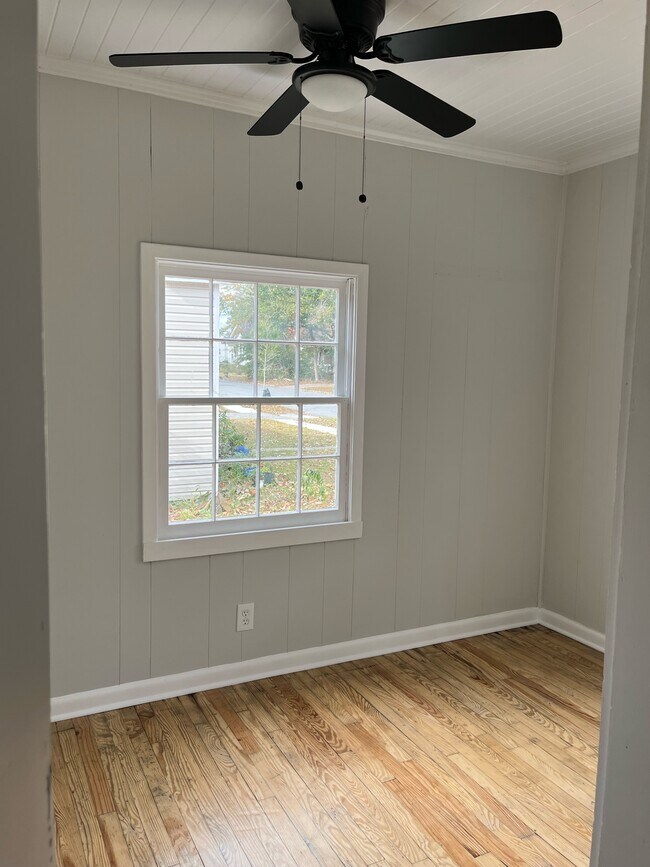 Photo - 2227 E 40th St