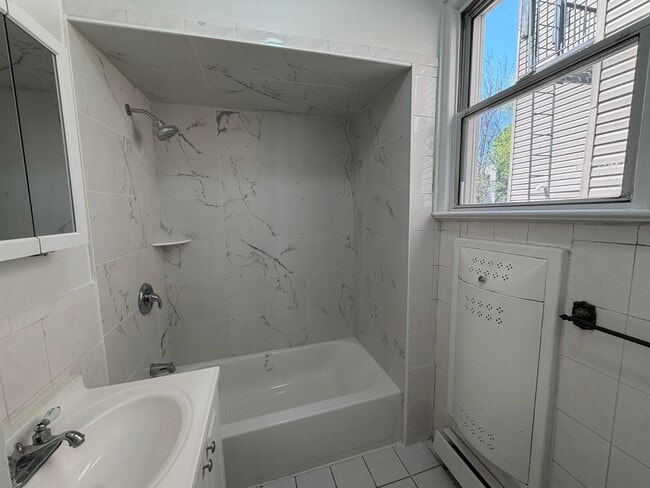 Building Photo - 619 38th St Unit 1