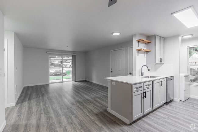 2BR, 2BA - 922SF - Kitchen