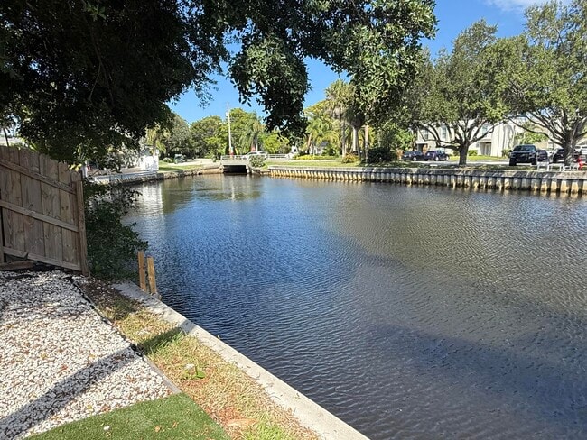 Photo - 632 NE 20th St