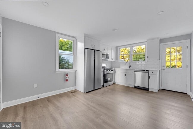 Photo - 15 N Main St