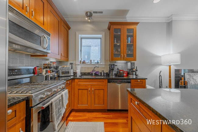 Photo - 1924 W Diversey Pkwy Unit 2E