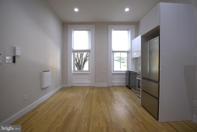 Building Photo - 333 S 21st St Unit 1F