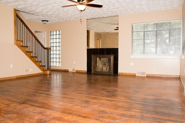 Photo - 1223 Greenbrier Rd