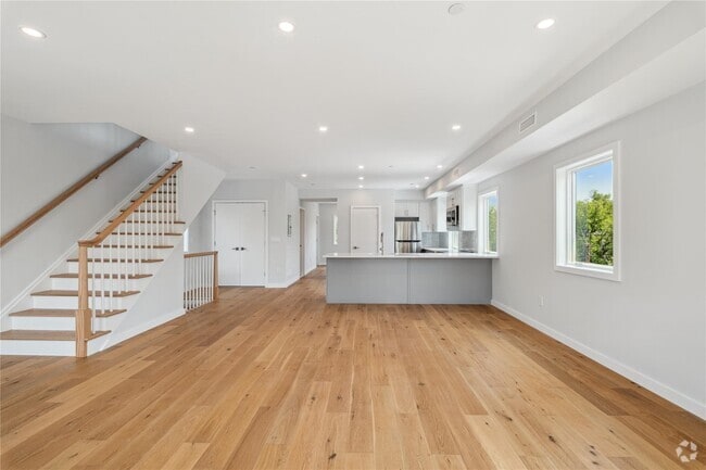 Building Photo - 46 Hudson St Unit 3 Rental