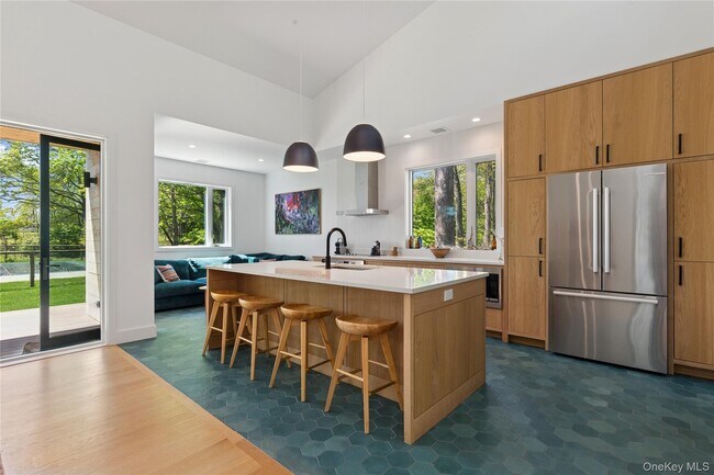 Photo - 6710 Soundview Ave