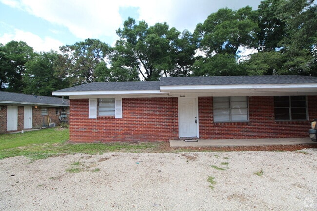 Building Photo - 2-Bedroom Duplex in the Heart of Milton – ... Rental