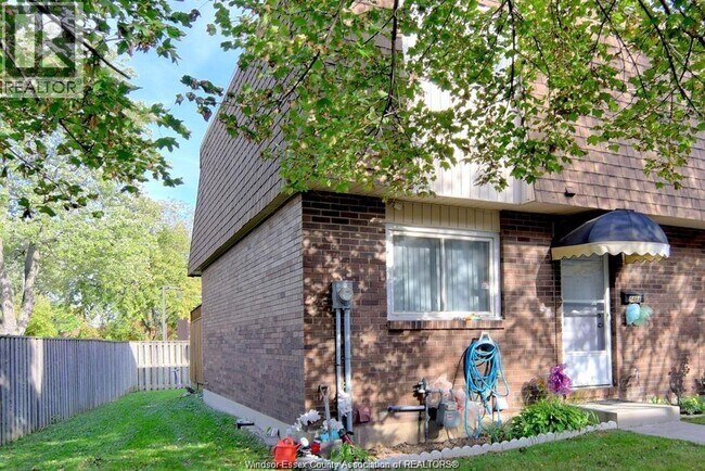 Photo - 5468 Lassaline Ave