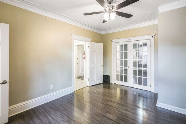 Photo - 24 Holton Av S Unit 1-Bedroom