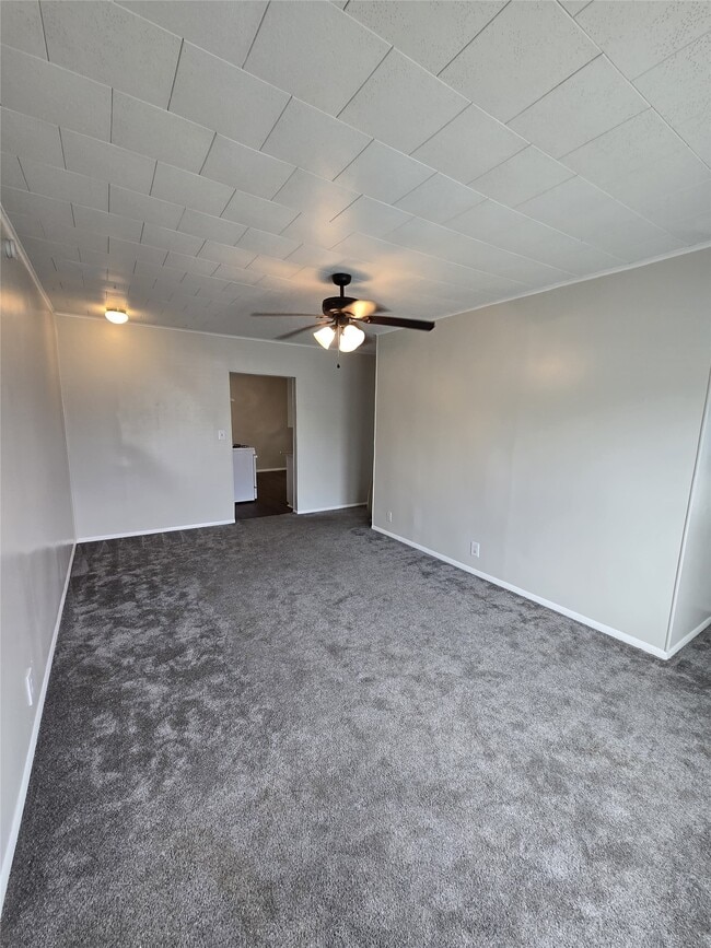 Photo - 615 Kernohan St Unit 4