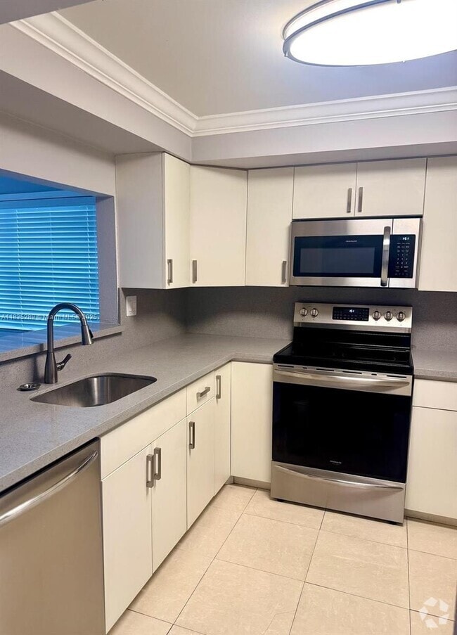 Building Photo - 11297 SW 88th St Unit 114M Rental
