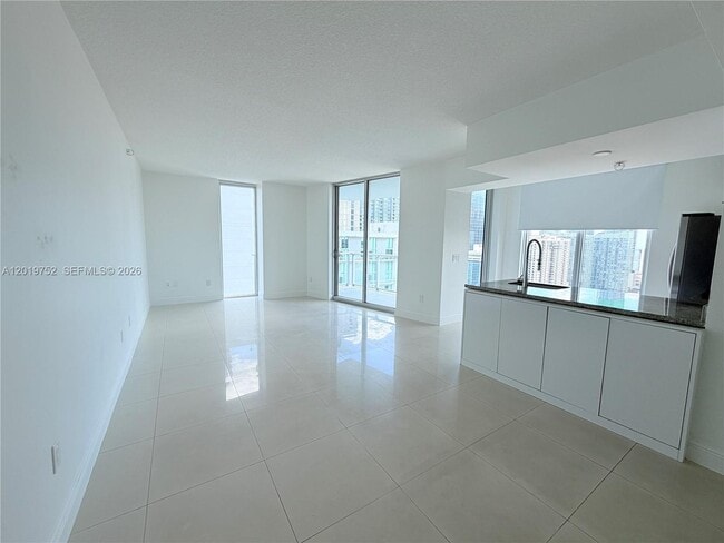 Building Photo - 185 SW 7th St Unit 3412