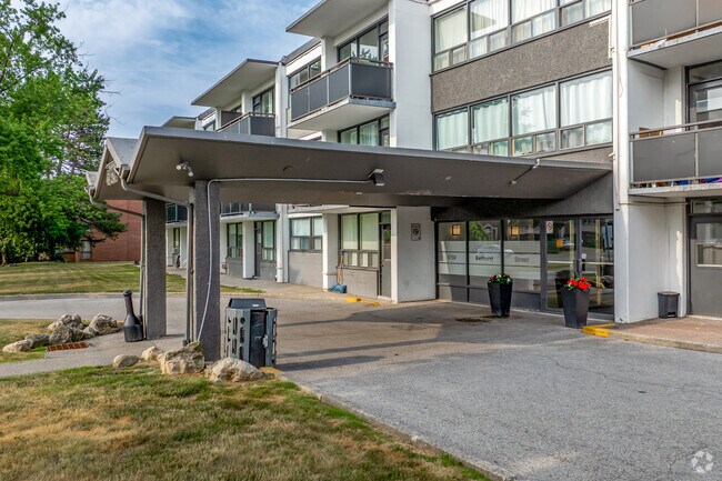 Entrance - 4750 Bathurst Street Apartments