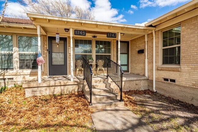 Photo - 1747 Mariposa Dr