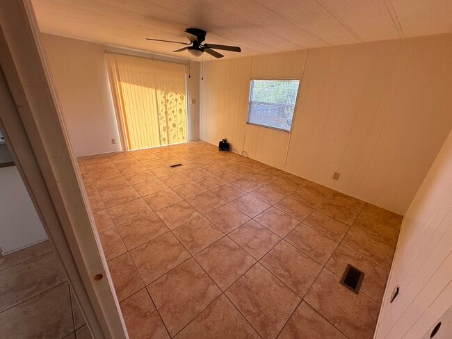 Photo - 1815 Woodcrest Dr Unit 3