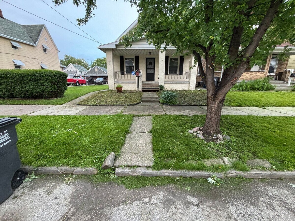 Charming Toledo 3BR Home with Classic Character – $1,300/mo - Charming Toledo 3BR Home with Classic Character – $1,300/mo