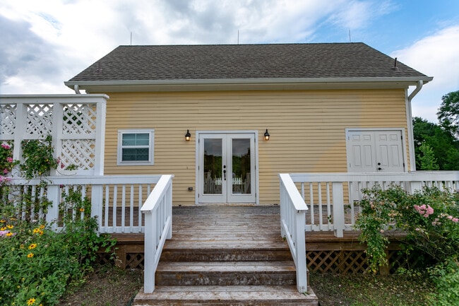 Photo - 404 N Meyersville Rd