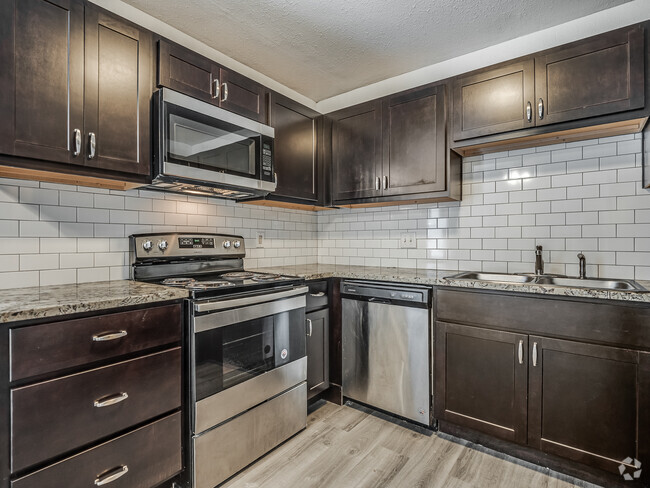 kitchen - Stratford Square Apartments