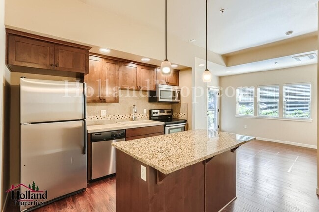 Photo - Nice ground floor 1 bedroom condo. Less than 1/4 mile to Nike!