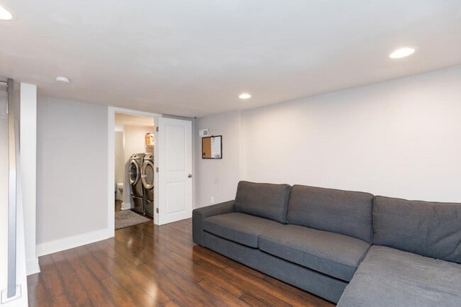 Photo - 2658 Edgemont St