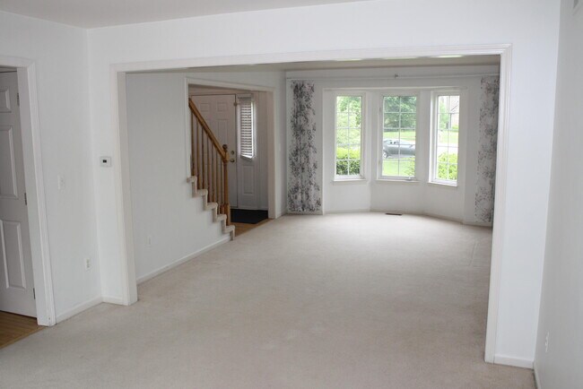 Photo - 165 Rockwood Ct