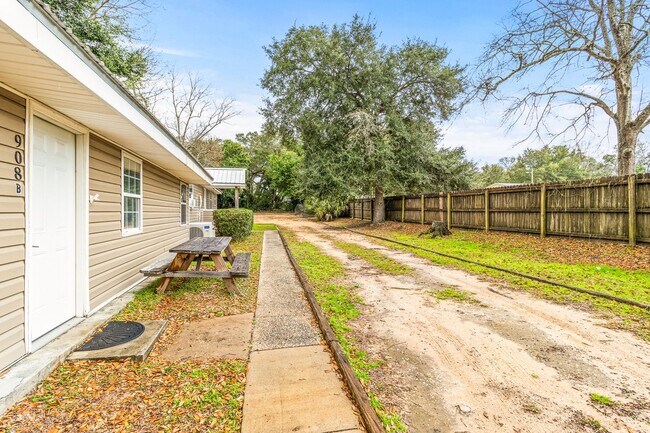 Photo - 908 N 57th Ave Unidad 908 N 57th Ave B