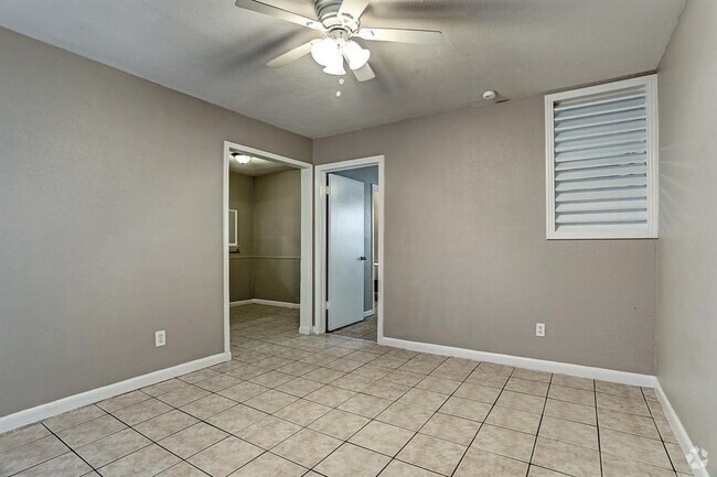 Building Photo - 2202 Park St Unit 3 Rental