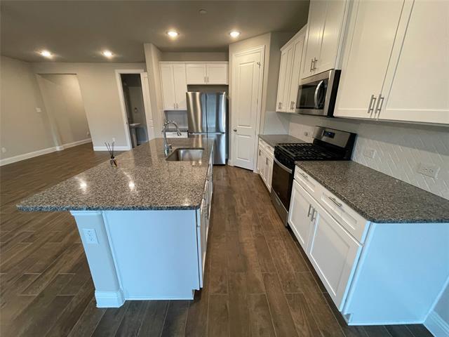 Photo - 560 Hutchinson Ln