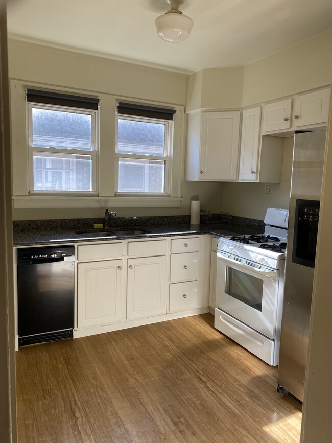 Photo - 2516 Beechwood Blvd Apartment