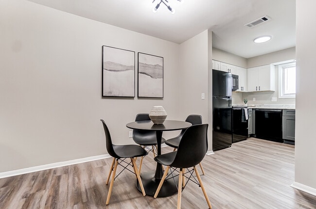 2 Bed | 1 Bath Dining