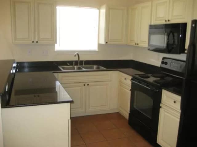 Photo - 701 Claremont Pkwy Unidad A