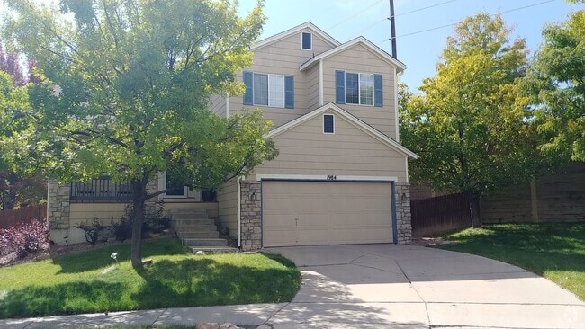 Building Photo - Beautiful 3 Bedroom Home Available in Sept...