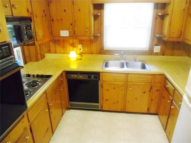 Photo - 2604 Princess Ln SE