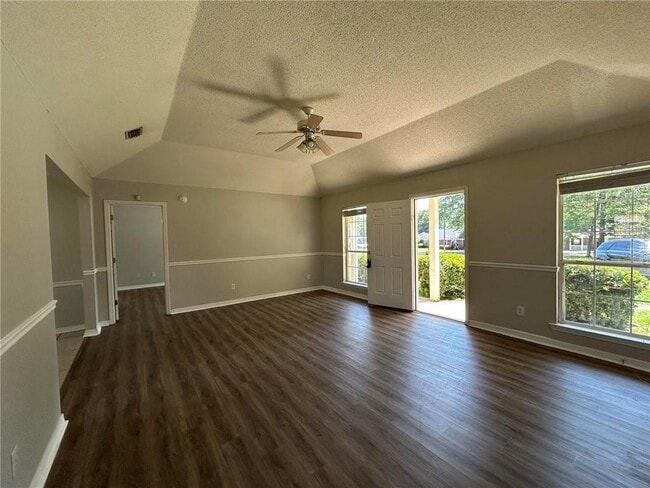 Photo - 6626 Woodside Ct E