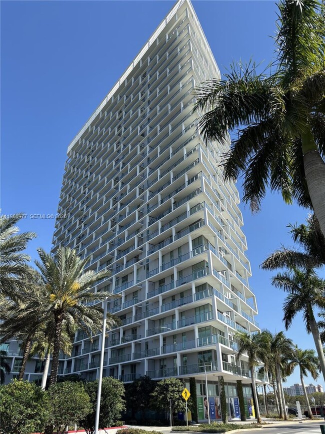 Building Photo - 2000 Metropica Wy Unit 2305